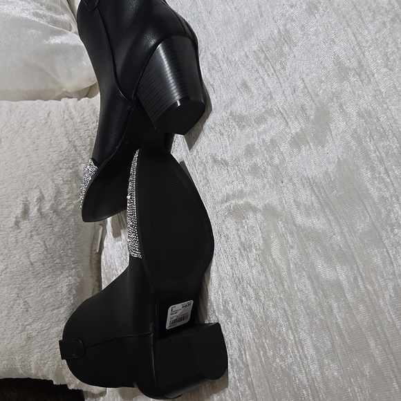 Black Rhinestone Embellished Women's Boots NWT ..never worn! - Picture 3 of 4